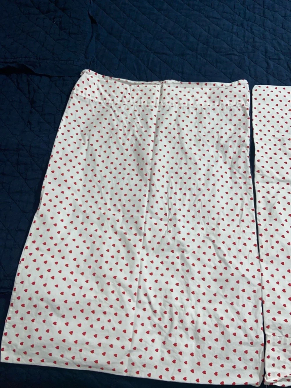 Like new Kate Spade Hearts Pillowcases set 2 standard